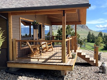 Charming Cabin with Mountain Views Near Madison River in Ennis, Montana - Ennis, Montana - glamping.directory