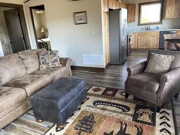 Charming Cabin with Mountain Views Near Madison River in Ennis, Montana - Ennis, Montana - glamping.directory