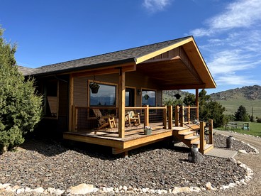 Charming Cabin with Mountain Views Near Madison River in Ennis, Montana - glamping.directory