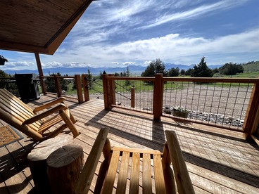 Charming Cabin with Mountain Views Near Madison River in Ennis, Montana - Ennis, Montana - glamping.directory