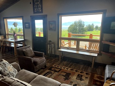 Charming Cabin with Mountain Views Near Madison River in Ennis, Montana - Ennis, Montana - glamping.directory
