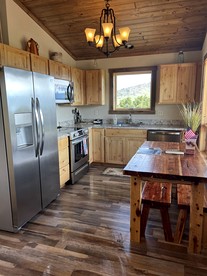 Charming Cabin with Mountain Views Near Madison River in Ennis, Montana - Ennis, Montana - glamping.directory