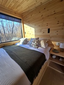 Serene Tiny House Nestled in the Woods in Quakertown for a Romantic Glamping Getaway in Pennsylvania - Quakertown, Pennsylvania - glamping.directory