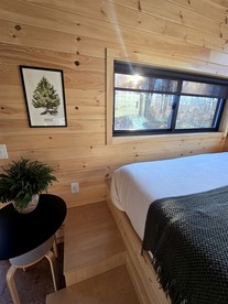 Serene Tiny House Nestled in the Woods in Quakertown for a Romantic Glamping Getaway in Pennsylvania - Quakertown, Pennsylvania - glamping.directory