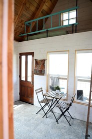 Rustic Off-Grid Treehouse Glamping Retreat with Cozy Loft Beds & Fire Ring near Dillon State Park, Frazeysburg, Ohio - Frazeysburg, Ohio - glamping.directory
