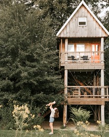 Rustic Off-Grid Treehouse Glamping Retreat with Cozy Loft Beds & Fire Ring near Dillon State Park, Frazeysburg, Ohio - Frazeysburg, Ohio - glamping.directory