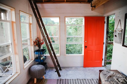 Rustic Off-Grid Treehouse Glamping Retreat with Cozy Loft Beds & Fire Ring near Dillon State Park, Frazeysburg, Ohio - Frazeysburg, Ohio - glamping.directory