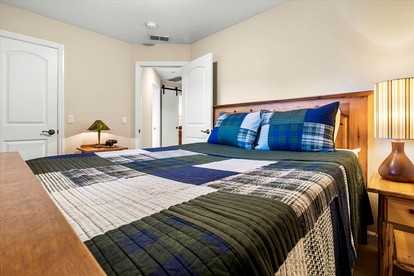 Guerneville Cabin with Hot Tub and Forest Views near Sonoma Wine Country - Guerneville, California - glamping.directory