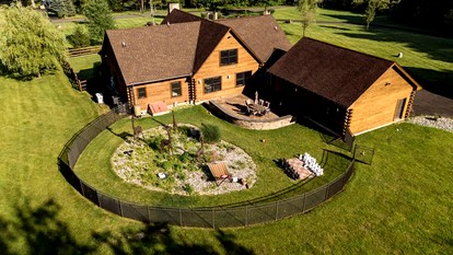 Luxurious Log Cabin with Game Room & Fireplace near Princeton in New Hope, Pennsylvania - New Hope, Pennsylvania - glamping.directory