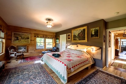 Luxurious Log Cabin with Game Room & Fireplace near Princeton in New Hope, Pennsylvania - New Hope, Pennsylvania - glamping.directory