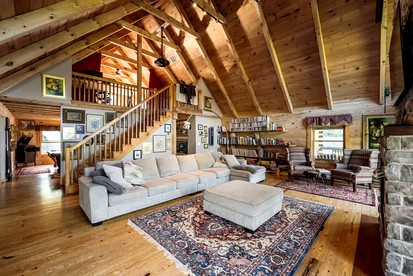 Luxurious Log Cabin with Game Room & Fireplace near Princeton in New Hope, Pennsylvania - New Hope, Pennsylvania - glamping.directory
