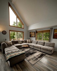 Incredible New York Cabin with a Spa and Movie Theater - Livingston Manor, New York - glamping.directory