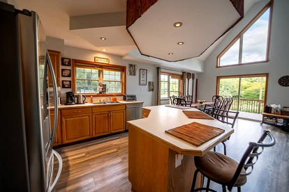 Incredible New York Cabin with a Spa and Movie Theater - Livingston Manor, New York - glamping.directory
