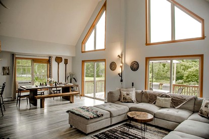 Incredible New York Cabin with a Spa and Movie Theater - Livingston Manor, New York - glamping.directory