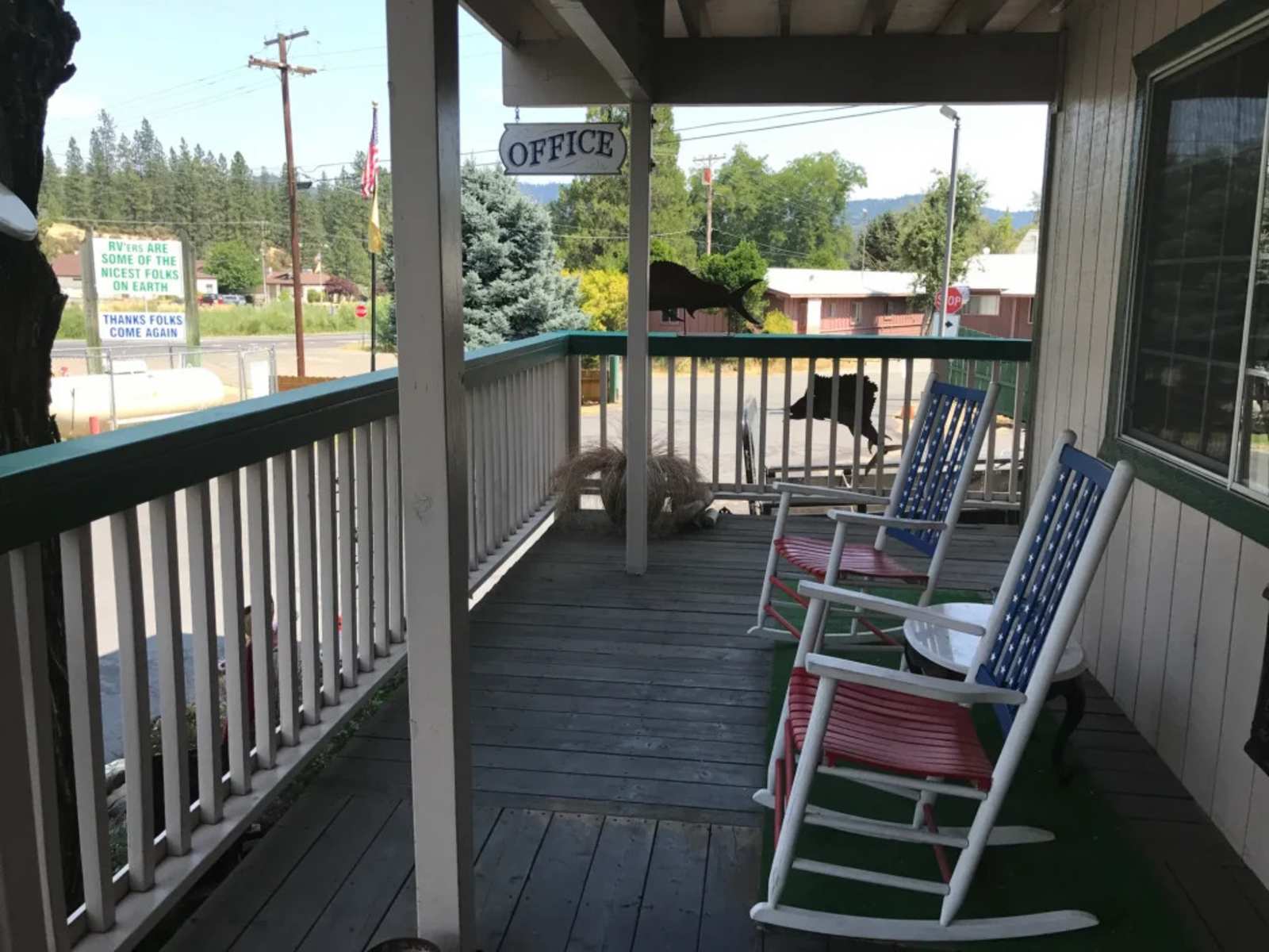 Trinity Alps RV Park - Weaverville, California - glamping.directory