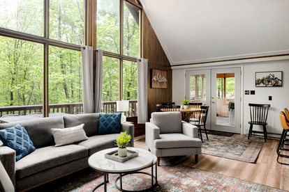 Cute Secluded Cabin with Fire Pit in Hedgesville, West Virginia - Hedgesville, West Virginia - glamping.directory
