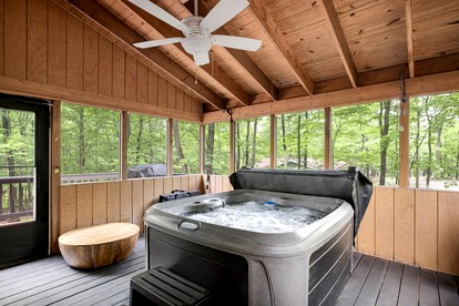 Cute Secluded Cabin with Fire Pit in Hedgesville, West Virginia - Hedgesville, West Virginia - glamping.directory