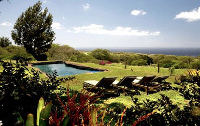Luxury Cottage Rental with Lava Rock Swimming Pool on Kohala Coast, Hawaii - Hawi, Hawaii - glamping.directory