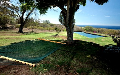 Luxury Cottage Rental with Lava Rock Swimming Pool on Kohala Coast, Hawaii - Hawi, Hawaii - glamping.directory