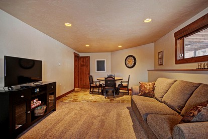 Deluxe Remodeled Cabin with Hot Tub near Breckenridge Ski Resort, Colorado - Breckenridge, Colorado - glamping.directory