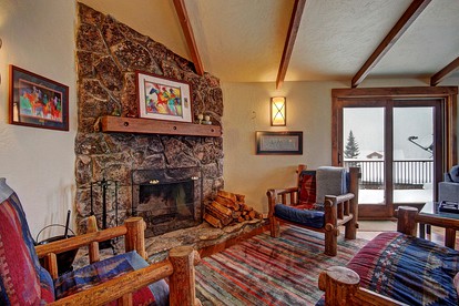 Deluxe Remodeled Cabin with Hot Tub near Breckenridge Ski Resort, Colorado - Breckenridge, Colorado - glamping.directory