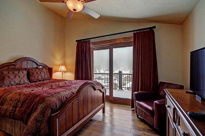Deluxe Remodeled Cabin with Hot Tub near Breckenridge Ski Resort, Colorado - Breckenridge, Colorado - glamping.directory