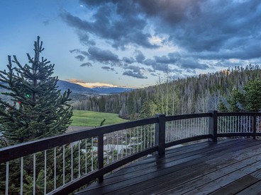 Luxury Five-Bedroom Villa in Gated Community near Copper Mountain, Colorado - Silverthorne, Colorado - glamping.directory