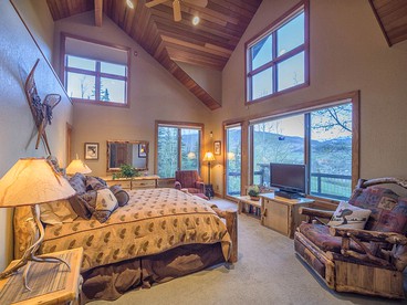 Luxury Five-Bedroom Villa in Gated Community near Copper Mountain, Colorado - Silverthorne, Colorado - glamping.directory