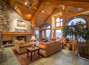 Luxury Five-Bedroom Villa in Gated Community near Copper Mountain, Colorado - Silverthorne, Colorado - glamping.directory