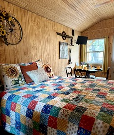 Cozy Wildlife Cabin with Private Porch and Stargazing near Mountain Home, Texas - Mountain Home, Texas - glamping.directory