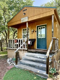 Cozy Wildlife Cabin with Private Porch and Stargazing near Mountain Home, Texas - Mountain Home, Texas - glamping.directory