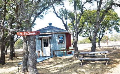 Cozy Wildlife Cabin with Private Porch and Stargazing near Mountain Home, Texas - Mountain Home, Texas - glamping.directory