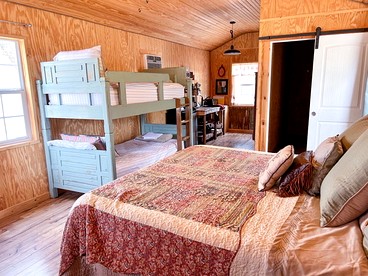 Cozy Wildlife Cabin with Private Porch and Stargazing near Mountain Home, Texas - Mountain Home, Texas - glamping.directory