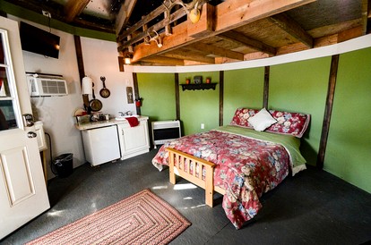 Cozy Wildlife Cabin with Private Porch and Stargazing near Mountain Home, Texas - Mountain Home, Texas - glamping.directory