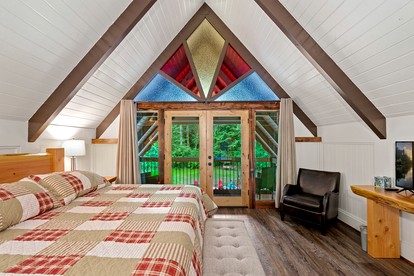 Secluded Forest Retreat with Hot Tub and Stone Fireplace in Ashford, Washington - Ashford, Washington - glamping.directory