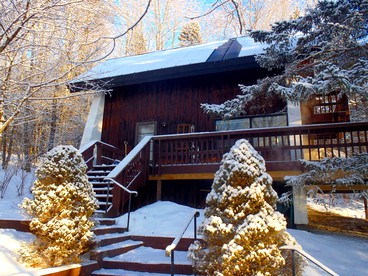 Cozy Cabin Rental with Fireplace near Killington Mountains in Vermont - Pittsfield, Vermont - glamping.directory