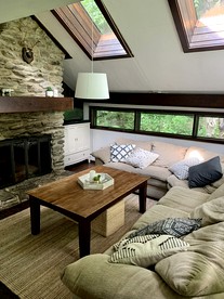 Cozy Cabin Rental with Fireplace near Killington Mountains in Vermont - Pittsfield, Vermont - glamping.directory