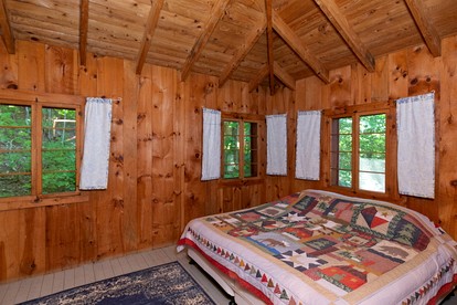 One-Bedroom Log Cabin Rental near the White Mountain National Forest - Lyme, New Hampshire - glamping.directory