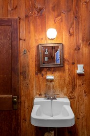 One-Bedroom Log Cabin Rental near the White Mountain National Forest - Lyme, New Hampshire - glamping.directory