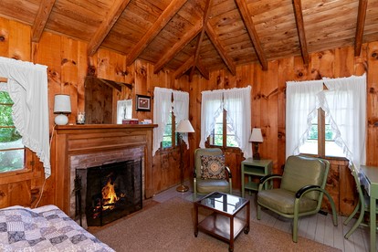One-Bedroom Log Cabin Rental near the White Mountain National Forest - Lyme, New Hampshire - glamping.directory
