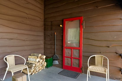 One-Bedroom Log Cabin Rental near the White Mountain National Forest - Lyme, New Hampshire - glamping.directory