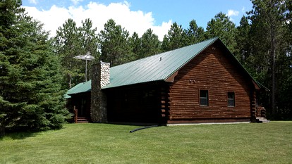 Serene Vacation Getaway with Lake Views near the Hiawatha Trail in Wisconsin - Harshaw, Wisconsin - glamping.directory