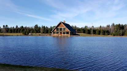 Serene Vacation Getaway with Lake Views near the Hiawatha Trail in Wisconsin - glamping.directory