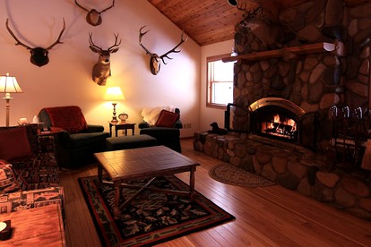 Serene Vacation Getaway with Lake Views near the Hiawatha Trail in Wisconsin - Harshaw, Wisconsin - glamping.directory