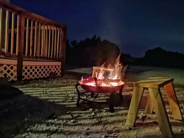 Sunflower - Hot Tub on porch, Granbury, TX - Granbury, Texas - glamping.directory