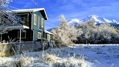 Pet-Friendly Cabin Rental near Mount Shasta for Glamping in Northern California - Mount Shasta, California - glamping.directory