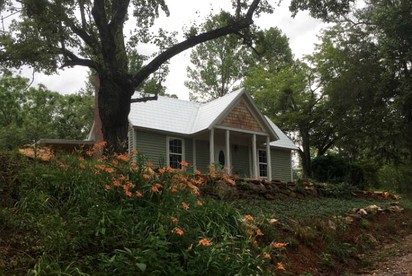 Secluded and Historic 1890s Cottage near the Blue Ridge Mountains, North Carolina - glamping.directory