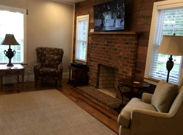 Secluded and Historic 1890s Cottage near the Blue Ridge Mountains, North Carolina - Franklin, North Carolina - glamping.directory
