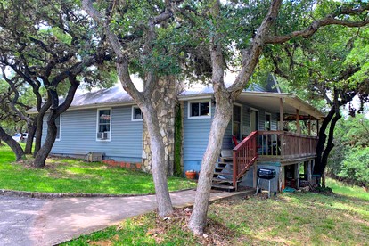 Beautiful and Spacious Texas Hill Country Cottage for a San Antonio Vacation with the Family - glamping.directory