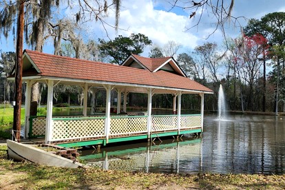 Picturesque Cottage with Pond Views Great for Family Getaways in Georgia - Midway, Georgia - glamping.directory